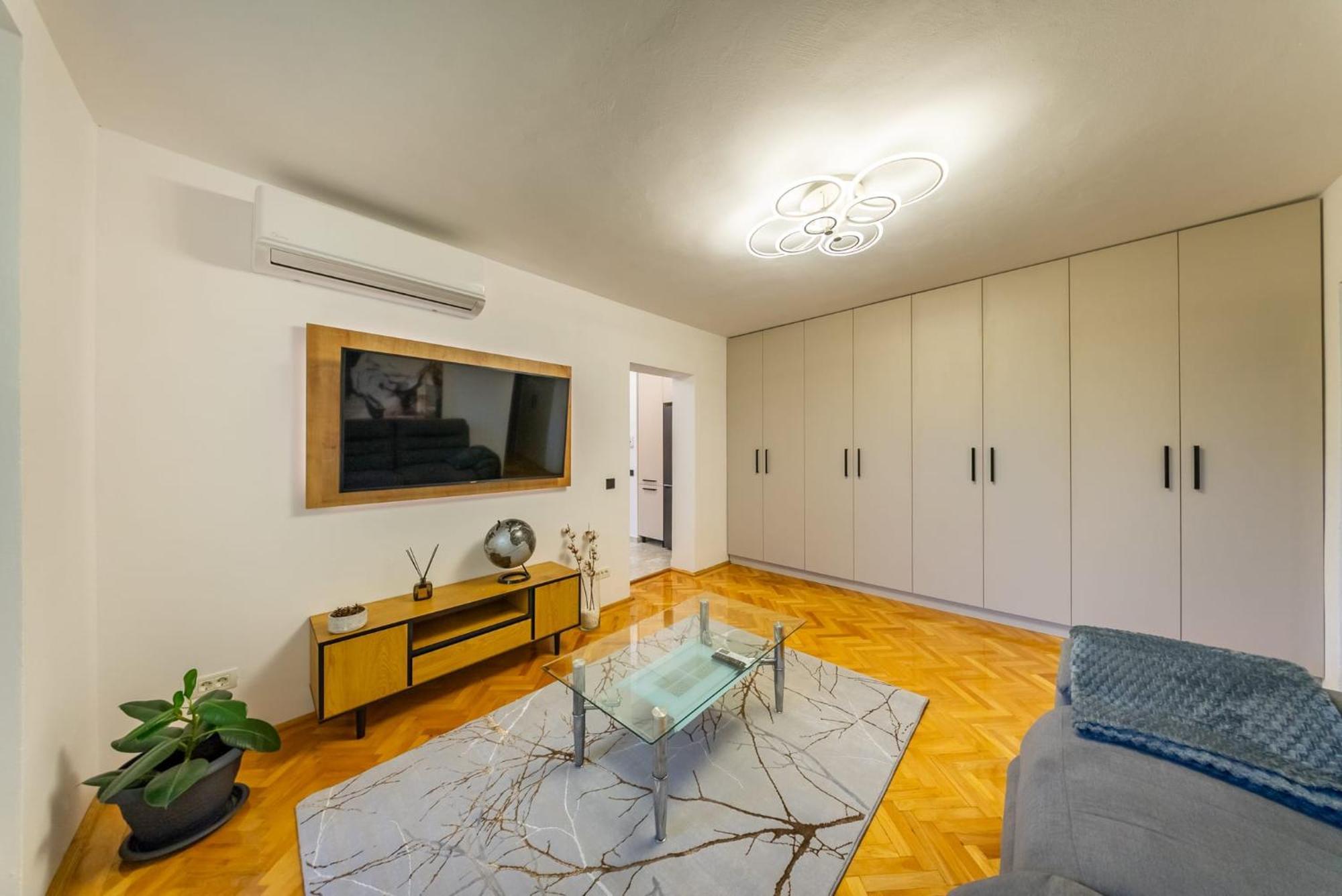 Casa Bella - Apartment In The City Center Arad Exterior foto